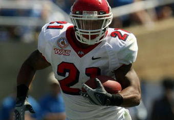 PASADENA, CA - SEPTEMBER 27:  Ryan Matthews #21 of the Frenso State Bulldogs runs with the ball during the game against the UCLA Bruins on September 27, 2008 at the Rose Bowl in Pasadena, California.  (Photo by Stephen Dunn/Getty Images)