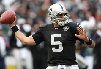 OAKLAND, CA - NOVEMBER 22:  Bruce Gradkowski #5 of the Oakland Raiders passes agaisnt the Cincinnati Bengals during an NFL game at Oakland-Alameda County Coliseum on November 22, 2009 in Oakland, California.  (Photo by Jed Jacobsohn/Getty Images)