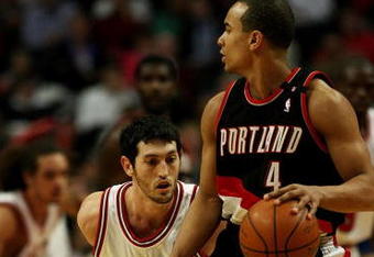 CHICAGO - JANUARY 12: Kirk Hinrich #12 of the Chicago Bulls defends against Jerryd Bayless #4 of the Portland Trail Blazers on January 12, 2009 at the United Center in Chicago, Illinois. The Trail  Blazers defeated the Bulls 109-95. NOTE TO USER: User expressly acknowledges and agreees that, by downloading and/or using this Photograph, User is consenting to the terms and conditions of the Getty Images License Agreement. (Photo by Jonathan Daniel/Getty Images)