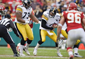 KANSAS CITY, MO - NOVEMBER 22: Quarterback Ben Roethlisberger #7 of the Pittsburgh Steelers tries to avoid a sack in NFL game action against the Kansas City Chiefs at Arrowhead Stadium on November 22, 2009 in Kansas City, Missouri.  The Chiefs defeated the Steelers 27-24.  (Photo by Wesley Hitt/Getty Images)