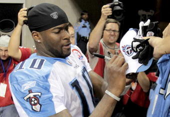 HOUSTON - NOVEMBER 23:  Quarterback Vince Young #10 of the Tennessee Titans signs autographs at the end of the game against the Houston Texans at Reliant Stadium on November 23, 2009 in Houston, Texas. Tennessee defeated Houston 20-17. (Photo by Bob Levey/Getty Images)
