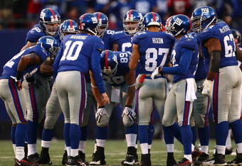 EAST RUTHERFORD, NJ - NOVEMBER 22:  Eli Manning #10 of the the New York Giants gives instructions to his team mates against the Atlanta Falcons on November 22, 2009 at Giants Stadium in East Rutherford, New Jersey.  (Photo by Chris McGrath/Getty Images)