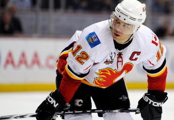 ANAHEIM, CA - NOVEMBER 23:  Jarome Iginla #12 of the Calgary Flames in action against the Anaheim Ducks during the NHL game at the Honda Center on November 23, 2009 in Anaheim, California.  (Photo by Kevork Djansezian/Getty Images)