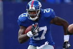 EAST RUTHERFORD, NJ - NOVEMBER 22:  Brandon Jacobs #27 of the New York Giants makes a break against the San Diego Chargers on November 8, 2009 at Giants Stadium in East Rutherford, New Jersey.  (Photo by Chris McGrath/Getty Images)