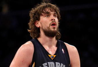LOS ANGELES, CA - APRIL 12:  Marc Gasol #33 of the Memphis Grizzlies shoots a foul shot against the Los Angeles Lakers on April 12, 2009 at Staples Center in Los Angeles, California.   NOTE TO USER: User expressly acknowledges and agrees that, by downloading and/or using this Photograph, user is consenting to the terms and conditions of the Getty Images License Agreement.  (Photo by Stephen Dunn/Getty Images)