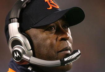 CHICAGO - NOVEMBER 22: Head coach Lovie Smith of the Chicago Bears looks on against the Philadelphia Eagles at Soldier Field on November 22, 2009 in Chicago, Illinois.  (Photo by Jonathan Daniel/Getty Images)