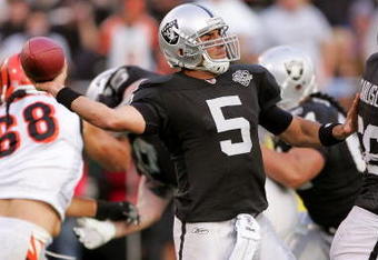 OAKLAND, CA - NOVEMBER 22:  Bruce Gradkowski #5 of the Oakland Raiders throws the ball during their game against the Cincinnati Bengals at Oakland-Alameda County Coliseum on November 22, 2009 in Oakland, California.  (Photo by Ezra Shaw/Getty Images)