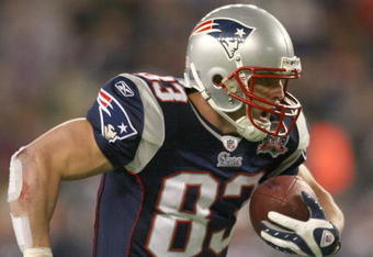 FOXBORO, MA - NOVEMBER 22:  Wes Welker #83 of the New England Patriots gains yardage against the New York Jets at Gillette Stadium on November 22, 2009 in Foxboro, Massachusetts. (Photo by Jim Rogash/Getty Images)