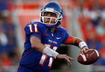 BOISE , ID - SEPTEMBER 13:  Kellen Moore #11 of the Boise State Broncos throws the ball against the Bowling Green Falcons at Bronco Stadium on September 13, 2008 in Boise, Idaho.  (Photo by Jonathan Ferrey/Getty Images)