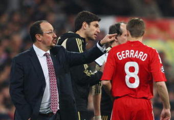 MADRID, SPAIN - FEBRUARY 25:  Manager Rafael benitez gives instructions as Steven Gerrard of Liverpool comes on as a substitute during the Champions League Round of 16, First Leg match between Real Madrid and Liverpool at the Estadio Santiago Bernabeu on February 25, 2009 in Madrid, Spain.  (Photo by Clive Brunskill/Getty Images)