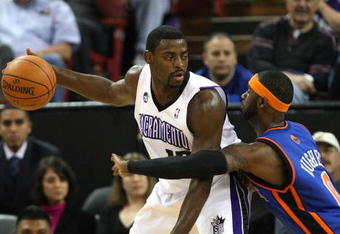 SACRAMENTO, CA - NOVEMBER 25:  Larry Hughes #0 of the New York Knicks defends against Tyreke Evans #13 of the Sacramento Kings on November 25, 2009 at ARCO Arena in Sacramento, California. NOTE TO USER: User expressly acknowledges and agrees that, by downloading and/or using this Photograph, user is consenting to the terms and conditions of the Getty Images License Agreement. (Photo by Jed Jacobsohn/Getty Images)