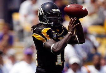 BATON ROUGE, LA - AUGUST 30:  Quarterback Armanti Edwards #14 of the Appalachian State Mountaineers looks to throw a pass against the Louisiana State University Tigers on August 30, 2008 at Tiger Stadium in Baton Rouge, Louisiana.  (Photo by Chris Graythen/Getty Images)