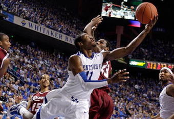 LEXINGTON, KY - NOVEMBER 21:  John Wall #11 of the Kentucky Wildcats shoots the ball during the game against the Rider Broncs on November 21, 2009 in Lexington, Kentucky.  (Photo by Andy Lyons/Getty Images)