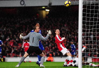 LONDON, ENGLAND - NOVEMBER 29:  Thomas Vermaelen of Arsenal scores an own goal for Chelsea's second  during the Barclays Premier League match between Arsenal and Chelsea at the Emirates Stadium on November 29, 2009 in London, England.  (Photo by Mike Hewitt/Getty Images)