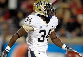 LOUISVILLE, KY - OCTOBER 02:  Ray Graham #34 of the Pittsburgh Panthers runs for a touchdown during the Big East Conference game against the Louisville Cardinals  at Papa John's Cardinal Stadium on October 2, 2009 in Louisville, Kentucky.  Pittsburgh won 35-10.  (Photo by Andy Lyons/Getty Images)