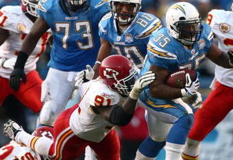 SAN DIEGO, CA - NOVEMBER 29:  Fullback Mike Tolbert #35 of the San Diego Chargers runs for a gain against the Kansas City Chiefs during the NFL game on November 29, 2009 at Qualcomm Stadium in San Diego, California.  (Photo by Donald Miralle/Getty Images)