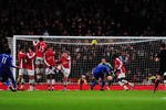 LONDON, ENGLAND - NOVEMBER 29:  Didier Drogba of Chelsea scores his second goal during the Barclays Premier League match between Arsenal and Chelsea at the Emirates Stadium on November 29, 2009 in London, England.  (Photo by Mike Hewitt/Getty Images)