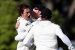 DUNEDIN, NEW ZEALAND - NOVEMBER 28:  Shane Bond of New Zealand celebrates after catching Umar Akmal out for 75 runs off his own bowling during day five of the First Test match between New Zealand and Pakistan at the University Oval on November 28, 2009 in Dunedin, New Zealand.  (Photo by Hannah Johnston/Getty Images)