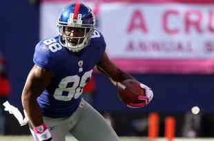 EAST RUTHERFORD, NJ - OCTOBER 11:  Hakeem Nicks #88 of the New York Giants runs the ball against the Oakland Raiders on October 11, 2009 at Giants Stadium in East Rutherford, New Jersey. The Giants defeated the Raiders 44-7.  (Photo by Jim McIsaac/Getty Images)