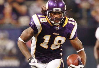 MINNEAPOLIS, MN - SEPTEMBER 27:  Wide receiver Sidney Rice #18 of the Minnesota Vikings runs with the ball during the game against the San Francisco 49ers at Hubert H. Humphrey Metrodome on September 27, 2009 in Minneapolis, Minnesota. The Vikings defeated the 49ers 27-24. (Photo by Genevieve Ross/Getty Images) 