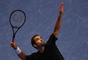 LONDON - DECEMBER 05:  Pete Sampras of United States serves to Jeremy Bates of Great Britain during the BlackRock Masters Tennis at the Royal Albert Hall on December 5, 2008 in London, England.  (Photo by Julian Finney/Getty Images)