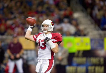 ST. LOUIS - NOVEMBER 22: Kurt Warner #13 of the Arizona Cardinals passes against the St. Louis Rams at the Edward Jones Dome on November 22, 2009 in St. Louis, Missouri.  The Cardinals beat the Rams 21-13.  (Photo by Dilip Vishwanat/Getty Images)