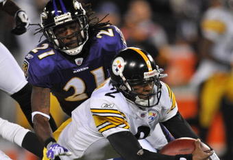 BALTIMORE - NOVEMBER 29:  Dennis Dixon #2 of the Pittsburgh Steelers runs against the  Baltimore Ravens at M&T Bank Stadium on November 29, 2009 in Baltimore, Maryland. The Ravens defeated the Steelers 20-17. (Photo by Larry French/Getty Images)