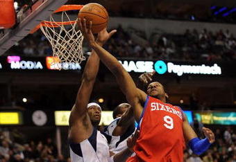 DALLAS - NOVEMBER 30:  Guard Andre Iguodala #9 of the Philadelphia 76ers takes a shot against Erick Dampier #25 of the Dallas Mavericks on November 30, 2009 at American Airlines Center in Dallas, Texas.  NOTE TO USER: User expressly acknowledges and agrees that, by downloading and/or using this Photograph, user is consenting to the terms and conditions of the Getty Images License Agreement.  (Photo by Ronald Martinez/Getty Images)