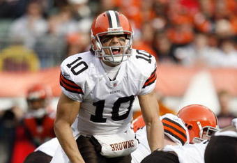 CINCINNATI - NOVEMBER 29:  Brady Quinn #10 of  the Cleveland Browns calls a play during the NFL game against the Cincinnati Bengals at Paul Brown Stadium on November 29, 2009 in Cincinnati, Ohio.  (Photo by Andy Lyons/Getty Images)