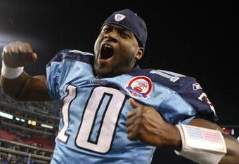 NASHVILLE, TN - NOVEMBER 29:  Vince Young #10 of the Tennessee Titans celebrates after a 20-17 victory over the Arizona Cardinals at LP Field on November 29, 2009 in Nashville, Tennessee.  (Photo by Streeter Lecka/Getty Images)