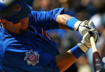 CHICAGO - AUGUST 30: Jake Fox #5 of the Chicago Cubs fouls off a pitch against the New York Mets on August 30, 2009 at Wrigley Field in Chicago, Illinois. The Mets defeated the Cubs 4-1. (Photo by Jonathan Daniel/Getty Images) 