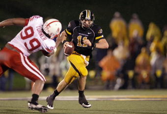 COLUMBIA, MO - OCTOBER 08:  Blaine Gabbert #11 of the Missouri Tigers runs the ball against Barry Turner #99 of the Nebraska Cornhuskers on October 8, 2009 at Faurot Field/Memorial Stadium in Columbia, Missouri. (Photo by Jamie Squire/Getty Images)