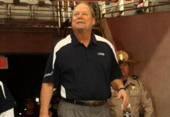 GLENDALE, AZ - DECEMBER 28:  Head coach Mike Holmgren of the Seattle Seahawks walks onto the field for warmups before the game with the Arizona Cardinals on December 28, 2008 at University of Phoenix Stadium in Glendale, Arizona.  (Photo by Stephen Dunn/Getty Images)