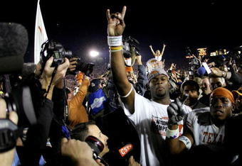 PASADENA, CA - JANUARY 04:  Quarterback Vince Young #10 of the Texas Longhorns celebrates after defeating the USC Trojans in the final moments of the BCS National Championship Rose Bowl Game at the Rose Bowl on January 4, 2006 in Pasadena, California.  Texas defeated USC 41-38.  (Photo by Harry How/Getty Images)