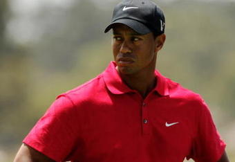 MELBOURNE, AUSTRALIA - NOVEMBER 15:  Tiger Woods of the USA prepares to play an approach shot on the 1st hole during the final round of the 2009 Australian Masters at Kingston Heath Golf Club on November 15, 2009 in Melbourne, Australia.  (Photo by Mark Dadswell/Getty Images)