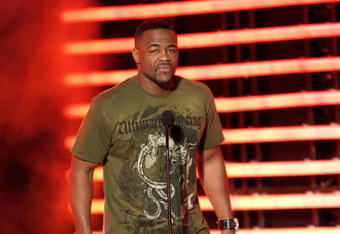 CULVER CITY, CA - DECEMBER 14:  UFC fighter Rashad Evans presents the Best Shooter award onstage at Spike TV's 2008 'Video Game Awards' held at Sony Pictures' Studios on December 14, 2008 in Culver City, California.  (Photo by Kevin Winter/Getty Images for Spike TV)