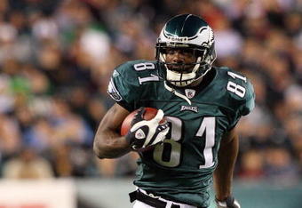 PHILADELPHIA - DECEMBER 15:  Jason Avant #81 of the Philadelphia Eagles runs the ball against the Cleveland Browns on December 15, 2008 at Lincoln Financial Field in Philadelphia, Pennsylvania.  (Photo by Jim McIsaac/Getty Images)