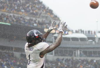 PITTSBURGH - DECEMBER 05:  Mardy Gilyard #1 of the Cincinnati Bearcats catches a two point conversion against the University of Pittsburgh Panthers on December 5, 2009 at Heinz Field in Pittsburgh, Pennsylvania.  (Photo by Jared Wickerham/Getty Images)