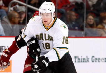 GLENDALE, AZ - NOVEMBER 14:  James Neal #18 of the Dallas Stars skates against the Phoenix Coyotes at Jobing.com Arena on November 14, 2009 in Glendale, Arizona.  (Photo by Jeff Gross/Getty Images)