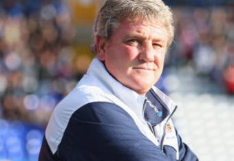 BIRMINGHAM, ENGLAND - OCTOBER 24:  Steve Bruce the manager of Sunderland looks on during the Barclays Premier League match between Birmingham City and Sunderland at St. Andrews Stadium on October 24, 2009 in Birmingham, England.  (Photo by Mark Thompson/Getty Images)