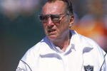 17 Sep 2000:  Owner Al Davis of the Oakland Raiders watches from the sidelines during the game against the Denver Broncos at the Network Associates Coliseum in Oakland, California.  The Broncos defeated the Raiders 33-24.Mandatory Credit: Stephen Dunn  /Allsport