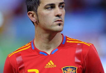 MADRID, SPAIN - NOVEMBER 14:  David Villa of Spain lines-up before the International friendly match between Argentina and Spain at the Vicente Calderon stadium on November 14, 2009 in Madrid, Spain.  (Photo by Denis Doyle/Getty Images)