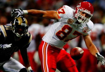 ST. LOUIS, MO - SEPTEMBER 03: Tight end Brad Cottam #87 of the Kansas City Chiefs fails to make the catch against the defense of cornerback Justin King #31 of the St. Louis Rams during the second quarter of the preseason game at the Edward Jones Dome on September 3, 2009 in St. Louis, Missouri. (Photo by Dilip Vishwanat/Getty Images)