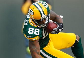 GREEN BAY, WI - NOVEMBER 22: Tight end Jermichael Finley #88 of the Green Bay Packers dives for additional yardage after a pass reception against the San Francisco 49ers at Lambeau Field on November 22, 2009 in Green Bay, Wisconsin. The Packers defeated the 49ers 30-24. (Photo by Scott Boehm/Getty Images)