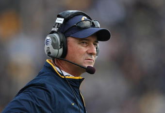BERKELEY, CA - SEPTEMBER 22:  Head coach Jeff Tedford of the California Golden Bears looks on against the Arizona Wildcats during an NCAA football game at Memorial Stadium September 22, 2007 in Berkeley, California.  (Photo by Jed Jacobsohn/Getty Images)