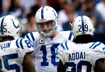 HOUSTON - NOVEMBER 29:  Quarterback Peyton Manning #18 of the Indianapolis Colts huddles up with his offense at Reliant Stadium on November 29, 2009 in Houston, Texas.  (Photo by Bob Levey/Getty Images)