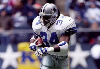 21 Dec 1997:  Running back Herschel Walker of the Dallas Cowboys runs down the field during a game against the New York Giants at Texas Stadium in Irving, Texas.  The Giants won the game 20-7. Mandatory Credit: Stephen Dunn  /Allsport