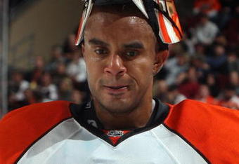 PHILADELPHIA - NOVEMBER 14:  Ray Emery #29 of the Philadelphia Flyers looks on against the Buffalo Sabres on November 14, 2009 at Wachovia Center in Philadelphia, Pennsylvania. The Sabres defeated the Flyers 3-2.  (Photo by Jim McIsaac/Getty Images)