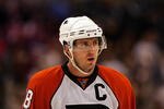 LOS ANGELES, CA - NOVEMBER 18:  Captain Mike Richards #18 of the Philadelphia Flyers looks on prior to a faceoff during the NHL game against the Los Angeles Kings at the Staples Center on November 18, 2009 in Los Angeles, California.  The Flyers defeated the Kings 3-2. (Photo by Victor Decolongon/Getty Images)