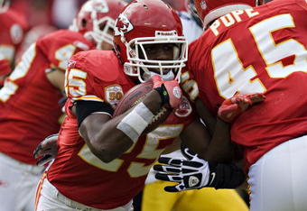 KANSAS CITY, MO - NOVEMBER 22: Running back Jamaal Charles #25 of the Kansas City Chiefs runs back the opening kick off against the Pittsburgh Steelers at Arrowhead Stadium on November 22, 2009 Kansas City, Missouri.  (Photo by Wesley Hitt/Getty Images)